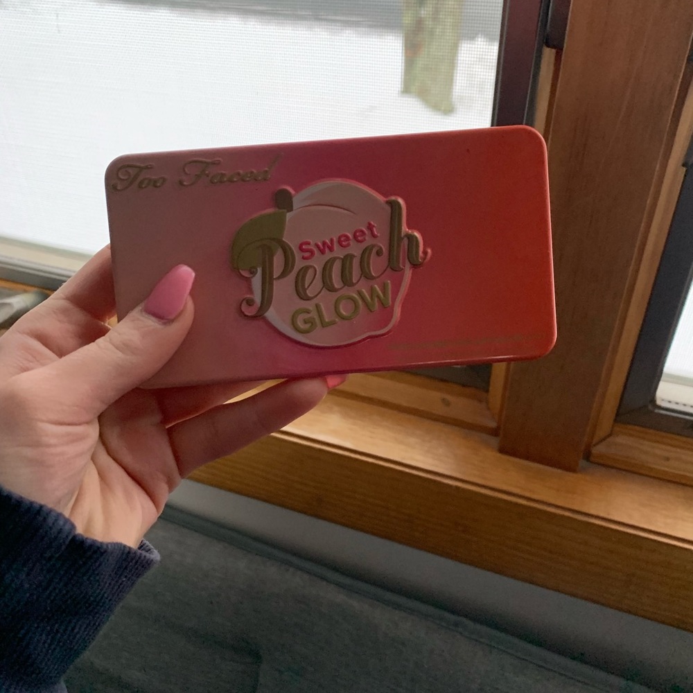 Sweet peach glow pallet!